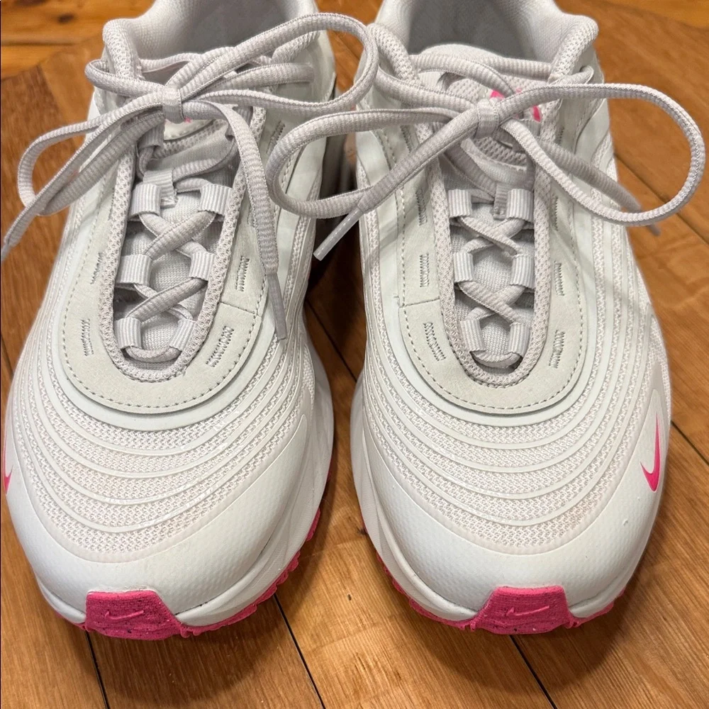 Nike Air Max Nuaxis Women’s 10 White Pink Running Shoes Sneakers